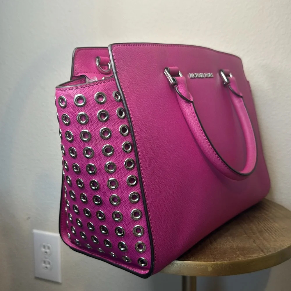 MICHAEL KORS SELMA Grommet
Saffiano Leather LG Satchel, Fuchsia pink, GUC - Picture 10 of 17